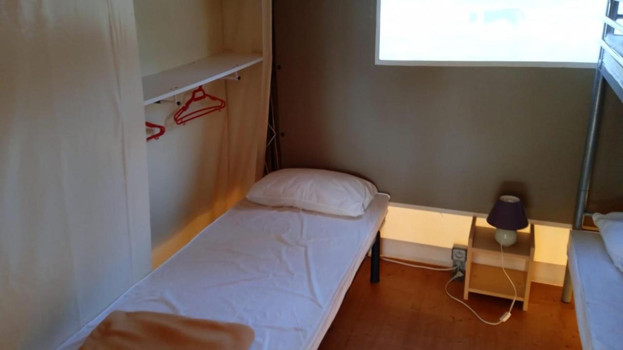 Hebergements Camping "Les Pieds Dans L'Eau" Crozon Exterior photo