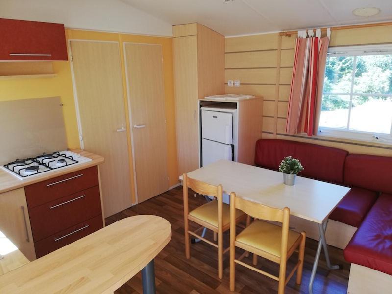 Hebergements Camping "Les Pieds Dans L'Eau" Crozon Exterior photo