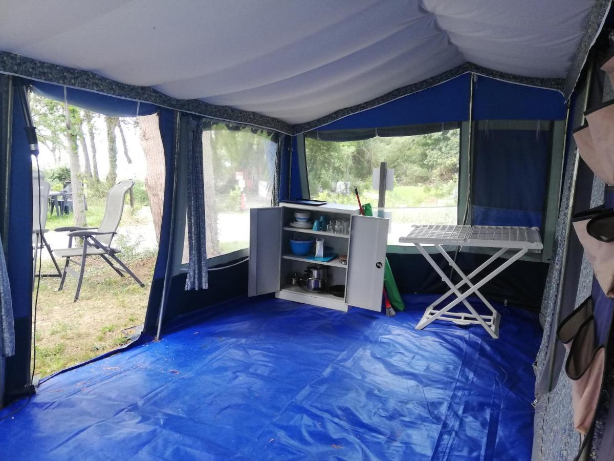 Hebergements Camping "Les Pieds Dans L'Eau" Crozon Exterior photo