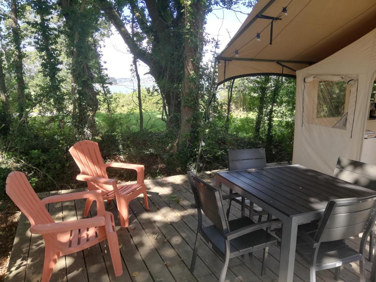 Hebergements Camping "Les Pieds Dans L'Eau" Crozon Exterior photo