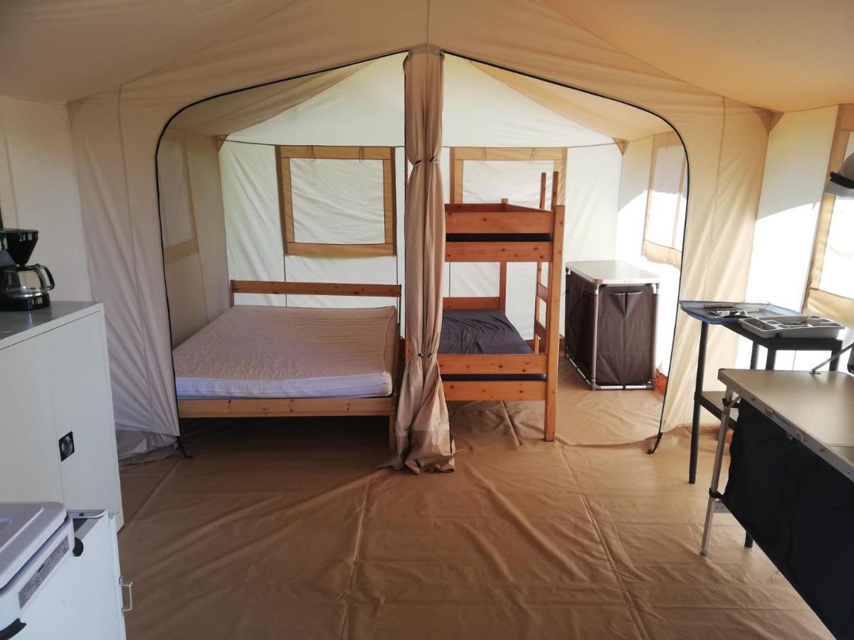 Hebergements Camping "Les Pieds Dans L'Eau" Crozon Exterior photo