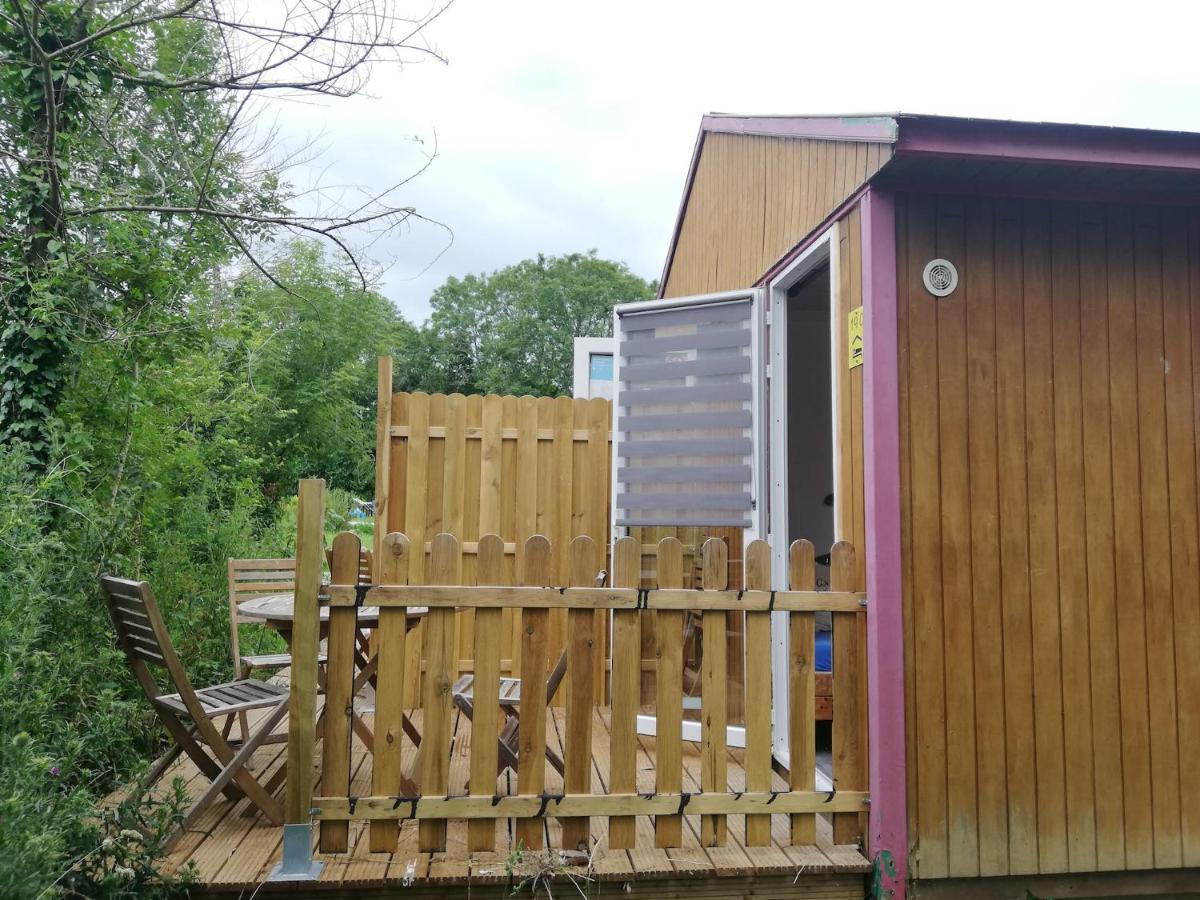 Hebergements Camping "Les Pieds Dans L'Eau" Crozon Exterior photo